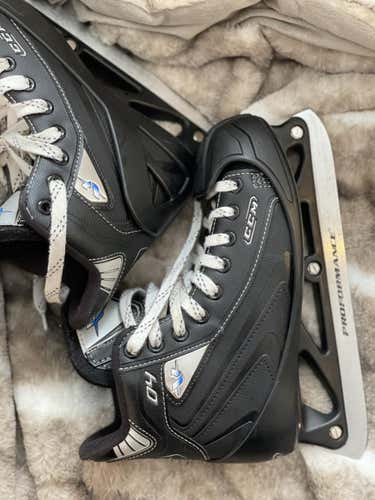 Junior CCM Vector Hockey Goalie Skates Regular Width Size 5.0 USED