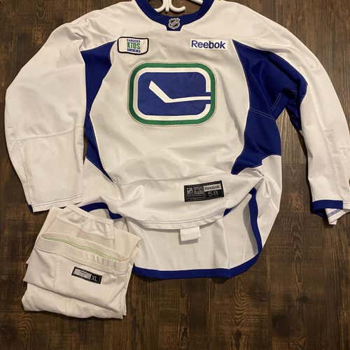 Canucks White Training Jerseys With Socks