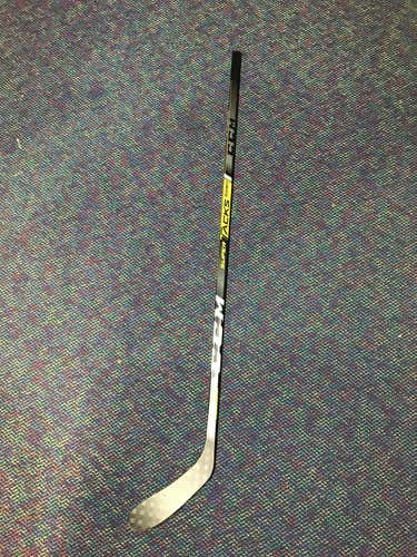 New Junior CCM Super Tacks 9280 Hockey Stick - Right Hand/50 Flex/P28 Curve