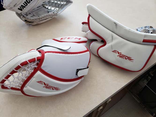 White New Senior CCM Regular Extreme Flex II 760