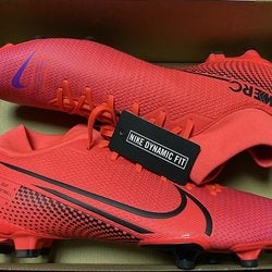 Pink Men's Molded Cleats Nike Cleats