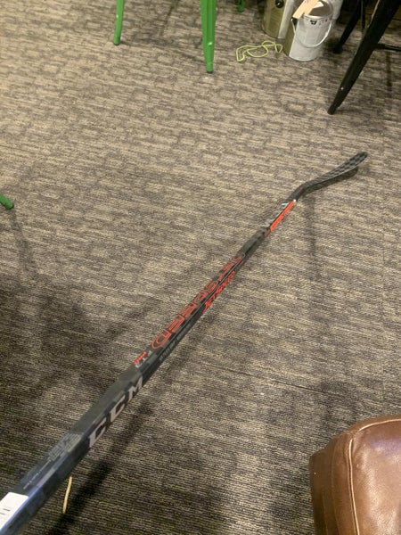 New Intermediate CCM Right Handed jet speed ft3 pro Hockey Stick P28