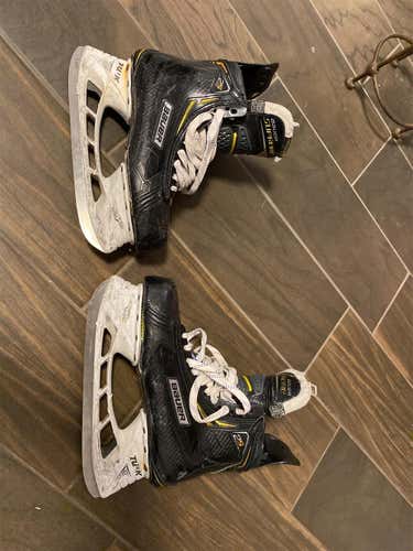 Senior Bauer Supreme 2S Pro Regular Width Size 8.5 Hockey Skates