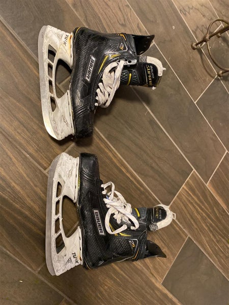 Senior Bauer Supreme 2S Pro Regular Width Size 8.5 Hockey Skates