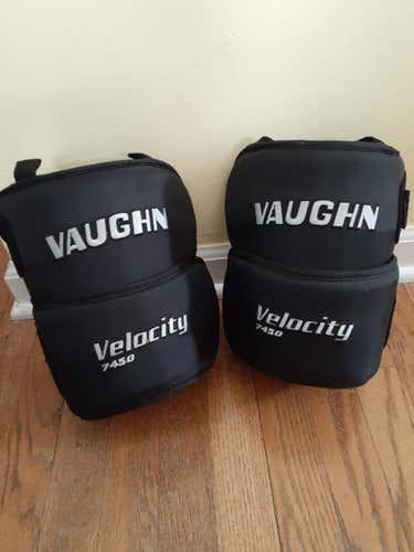 Used Vaughn Velocity 7450 goalie knee pads Sr.