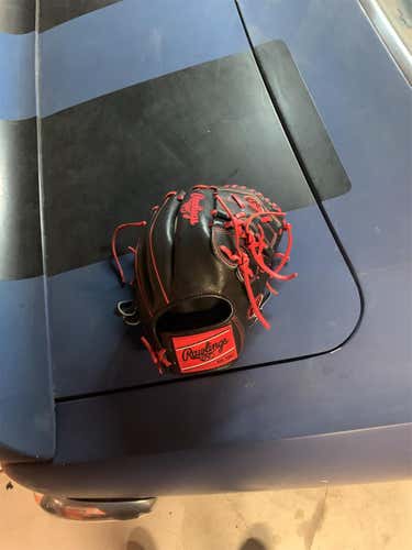 High School/College Right Hand Throw Heart of the Hide 11.75" Baseball Glove