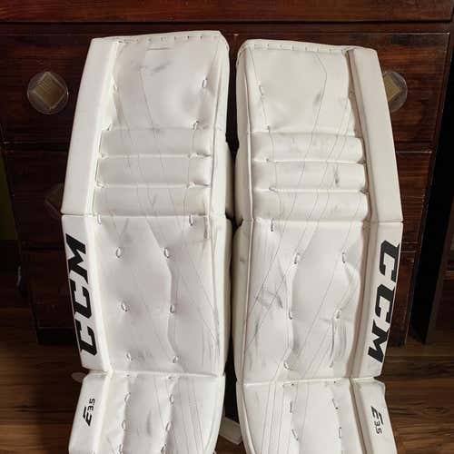 White Junior 30" CCM Extreme Flex E3.5  Goalie Leg Pads