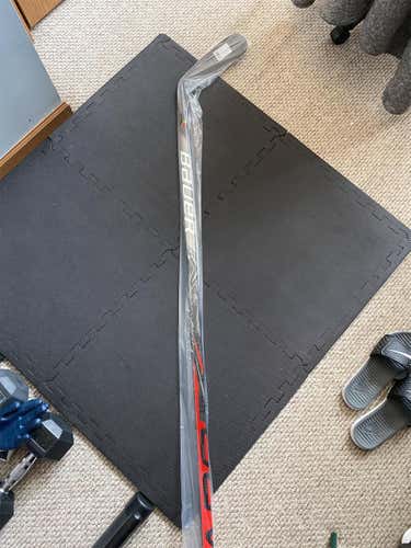 Senior Right Handed Vapor FlyLite Mid Pattern  Hockey Stick