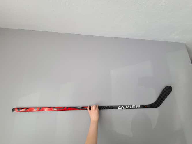 Used ONCE. Junior Left Hand Vapor FlyLite P28 50 Flex Hockey Stick