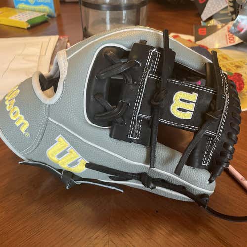 New Right Hand Throw A2000 11.5" Baseball Glove