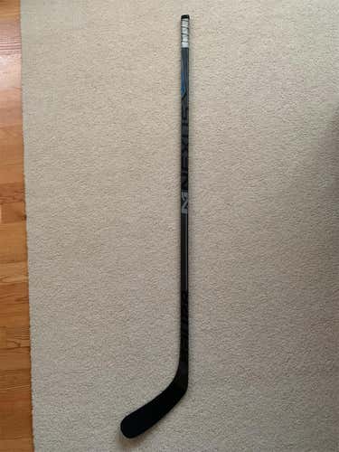 Senior RH Nexus 8000 Hockey Stick - P92 (Non Grip) 60"