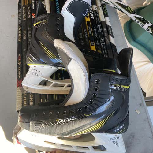 Senior CCM Pro Stock Size 9.5 Hockey Skates
