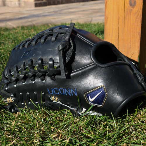 Nike UCONN College Issue 11.75”