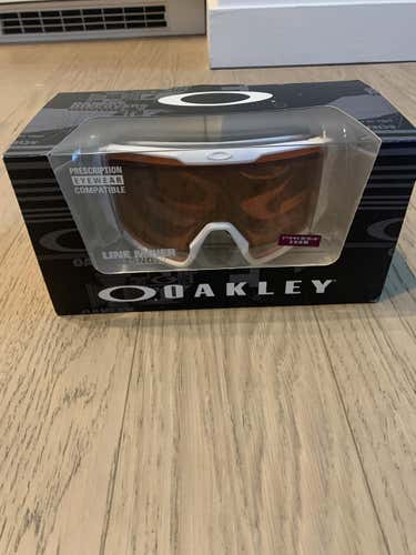 NEW White Oakley Line Miner XL Goggles