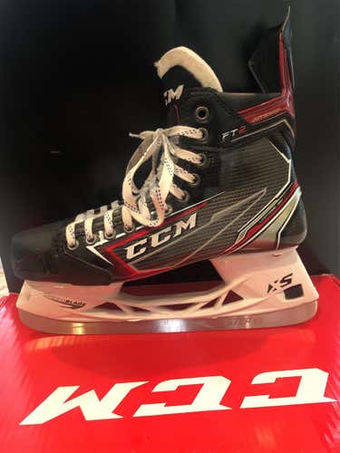 Senior CCM JetSpeed FT2 Regular Width Pro Stock Size 9.5 Hockey Skates