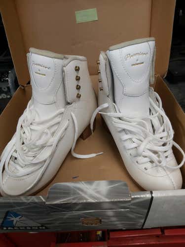 White New Jackson Ultima Figure Skates Size 6.5
