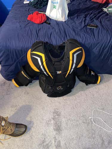 Senior Medium Vaughn Velocity V7 XF Pro Carbon Chest and Arm Protector  Goalie Chest Protector