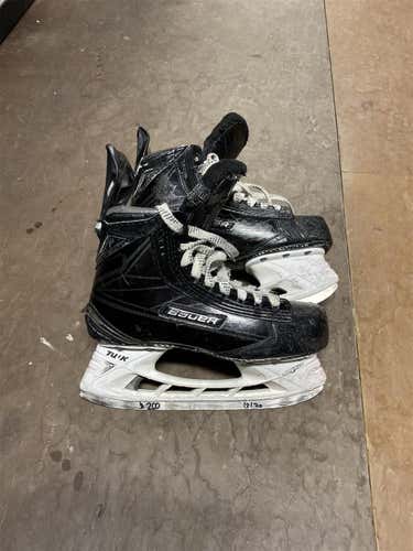 Junior Bauer Supreme 1S Size 3.5 Hockey Skates