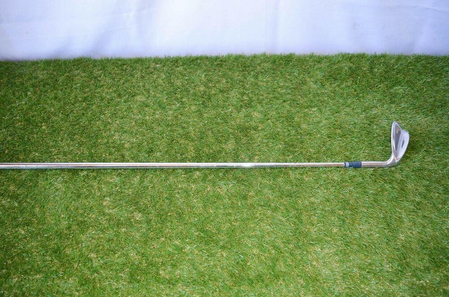 Tommy Armour 		Wedge 	Right Handed 	34"	Steel 	Stiff	New Grip