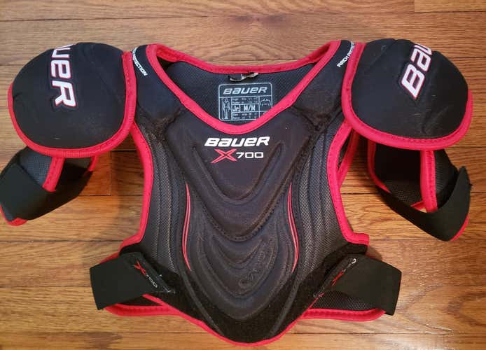 Like-New Junior Medium Bauer Vapor X700 Shoulder Pads