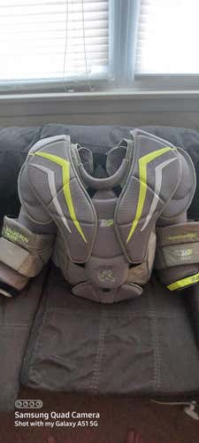 Used Senior Small Vaughn Velocity V7 XF Pro Carbon Chest and Arm Protector Goalie Chest Protector