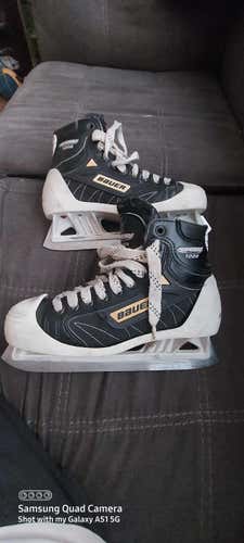 Used Junior Bauer Supreme 7000 Hockey Goalie Skates Regular Width Size 6