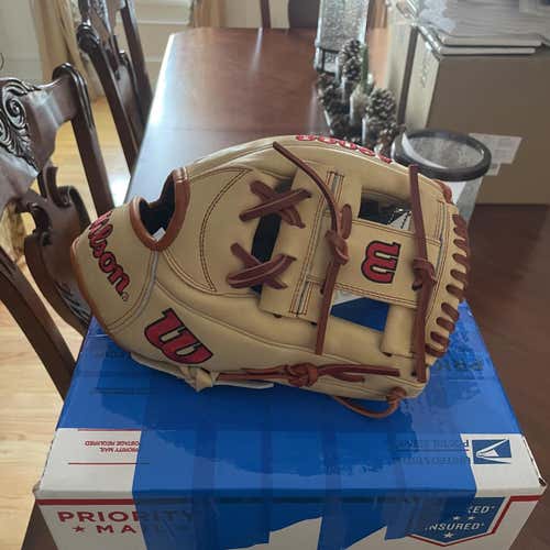 New Right Hand Throw A2000 11.75" Baseball Glove