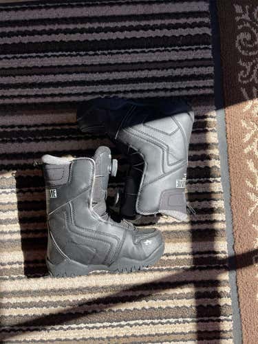 Kid's Size 2 Rome SDS Snowboard Boots