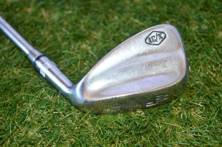 Wilson 	X/31 	Pitching Wedge 	Right Handed	35"	Steel 	Stiff	New Grip