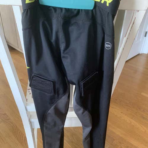 Black Youth Medium Bauer Compression