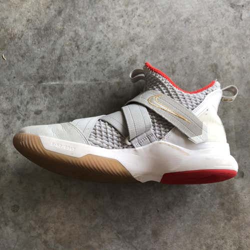 White Bike Zoom Basketball Shoes