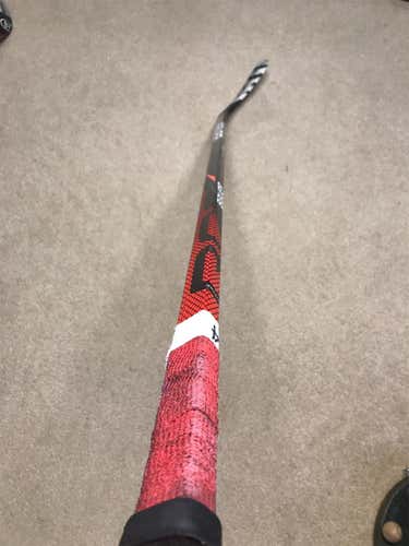 Senior Right Handed Vapor FlyLite Mid Pattern Hockey Stick