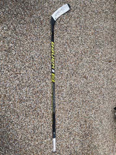 Intermediate Right Handed Supreme 2S Team Mid Pattern Hockey Stick