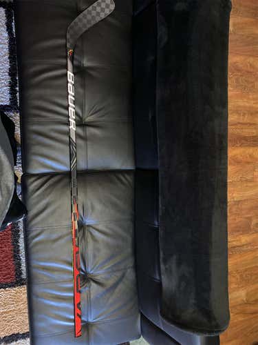 Intermediate Right Handed Vapor FlyLite Mid Pattern Pro Stock Hockey Stick