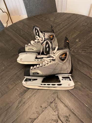 Senior CCM Vector 6.0 Size 8.5E Ice Hockey Skates