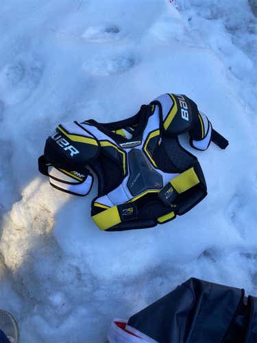 Senior Small Bauer Supreme 2s pro  Shoulder Pads