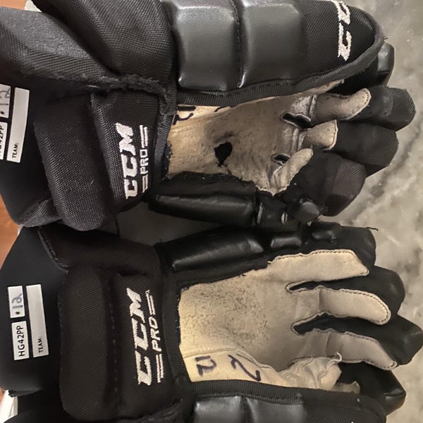 Black Senior CCM HG42 14" Pro Stock Gloves