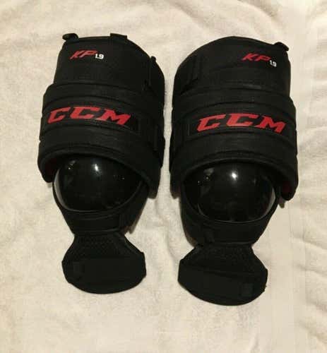 NEW CCM Goalie 1.9 Knee Pad Guards Intermediate