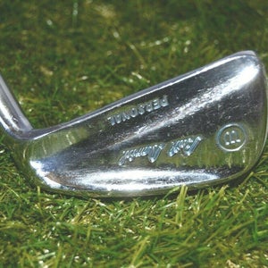 Wilson	Beth Daniel	7 Iron	Right Handed	35"	Steel	Stiff	New Grip