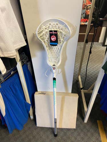 New Player's Maverik Erupt ST Complete Stick