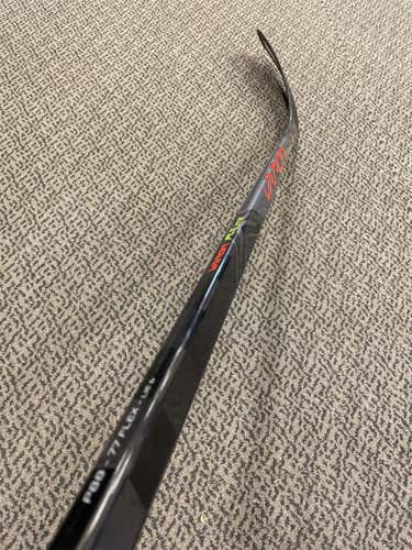 Senior Right Handed Vapor FlyLite P88 77 Flex Pattern Hockey Stick