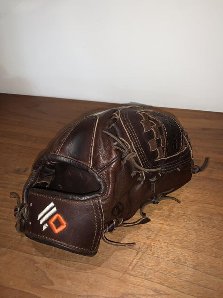 Brown Used High School/College Nokona Right Hand Throw Pitcher's X2 Elite Baseball Glove 12"