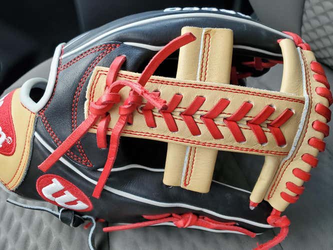 New Wilson Right Hand Throw A2000 Baseball Glove 11.75"