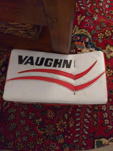 White and Red Used Intermediate Vaughn Regular V6 1000i Pro