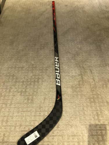 New Intermediate Bauer Right Handed Vapor FlyLite Hockey Stick P88