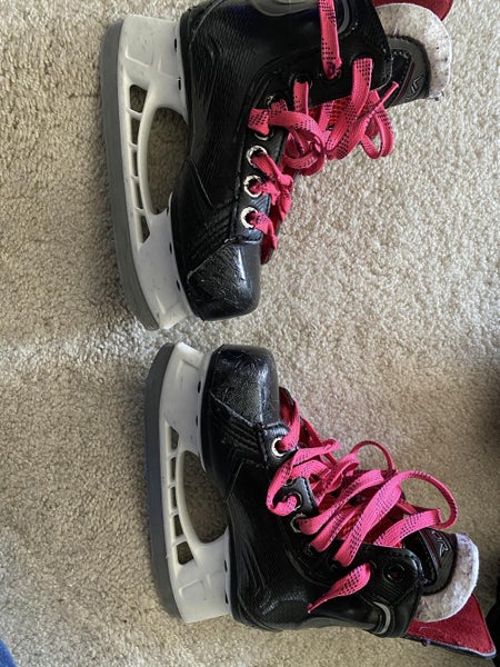 Youth Used Bauer Vapor X500 Hockey Skates Regular Width Size 12