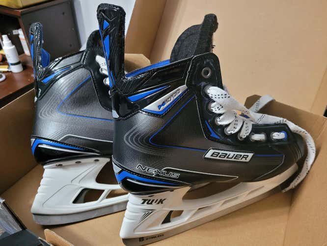 New Senior Bauer Nexus N2700 Hockey Skates Extra Wide Width Size 10