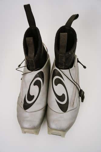 Size 7.5 Used Salomon Cross Country Ski Boots