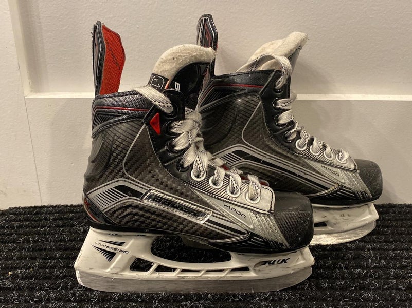 Youth Bauer Vapor X900 Regular Width Size 11 Hockey Skates