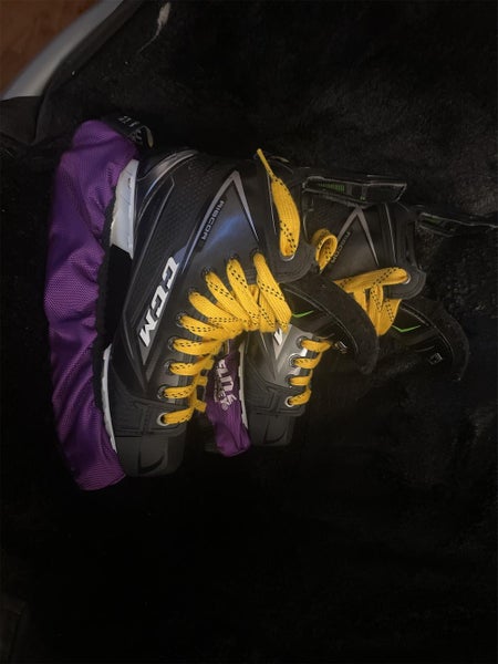 Senior CCM Ribcor 80K Regular Width Size 5 Hockey Skates